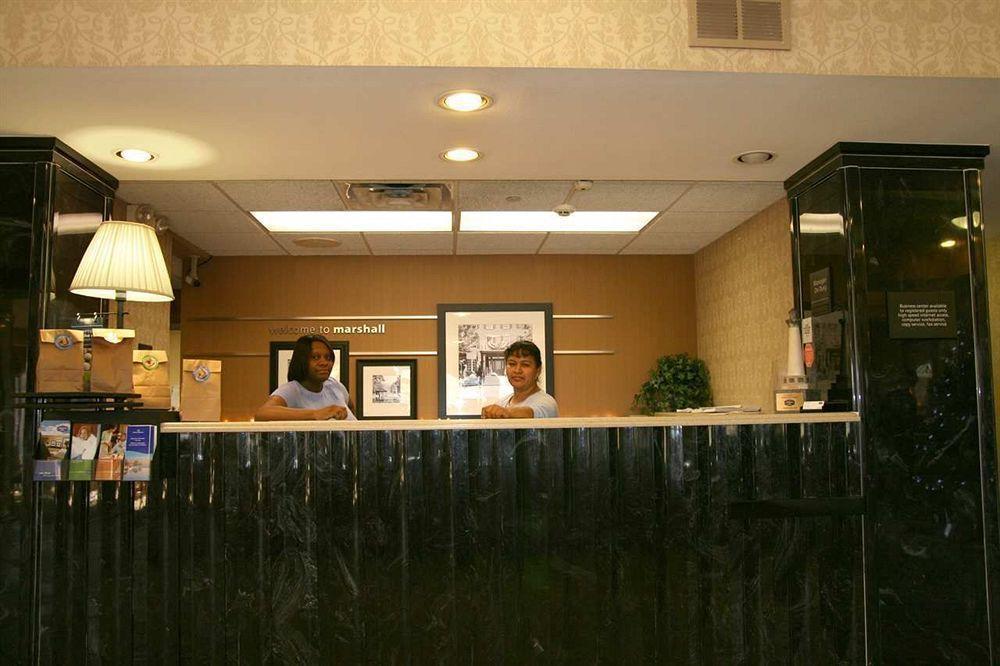 Hampton Inn Marshall Dalaman gambar